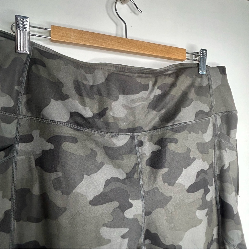 NWT Yogalicious  Lux 7/8 Camo legging 2X - Picture 8 of 10